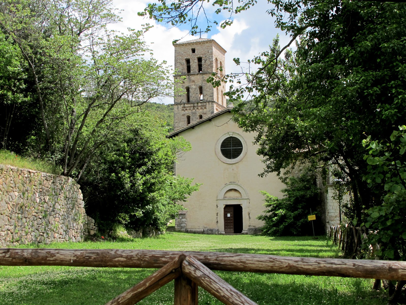 pien's fotoblog Abbazia San Pietro in Valle pien's fotoblog Abbazia San Pietro in Valle
