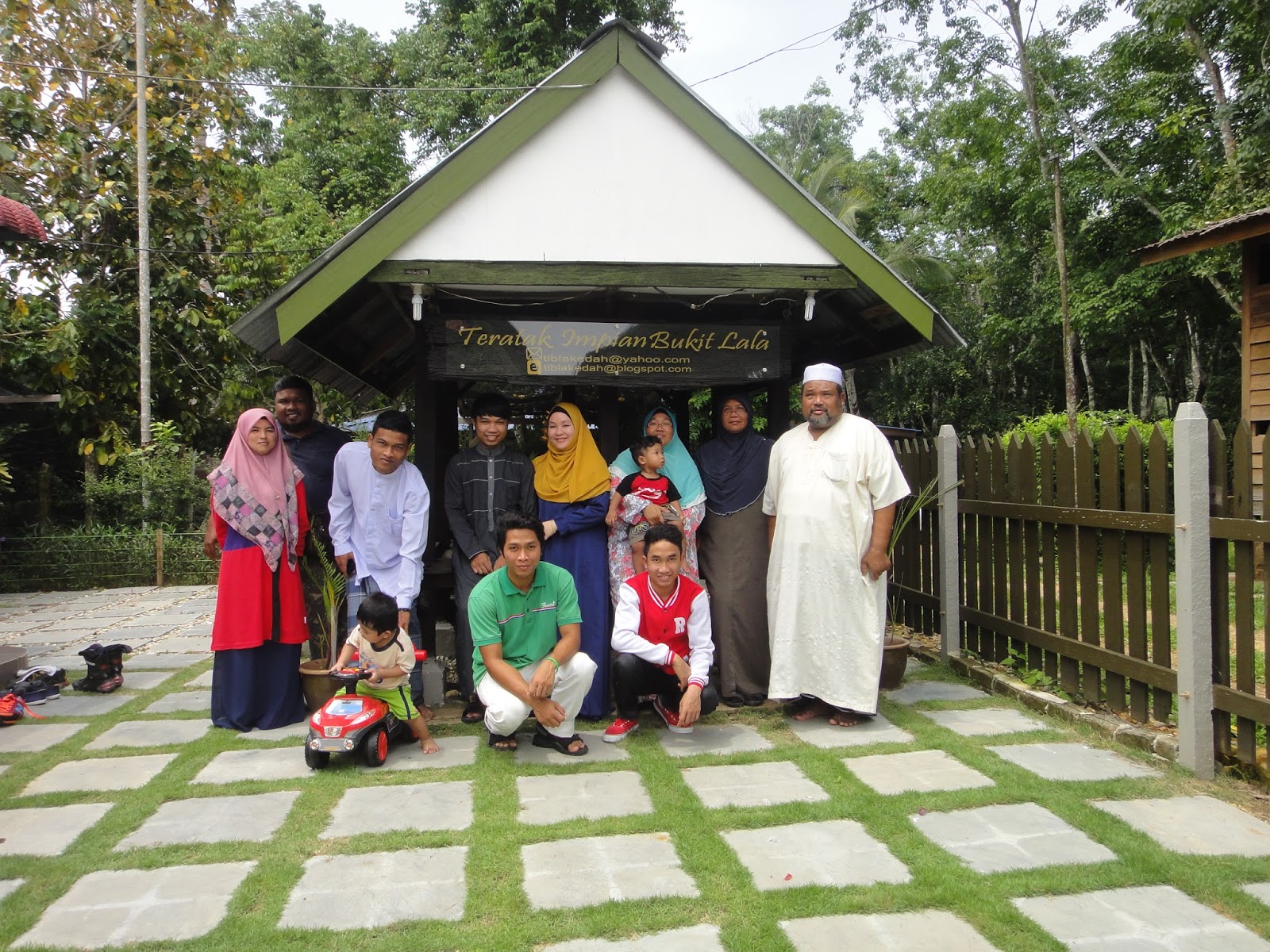 TERATAK IMPIAN BUKIT LALA: BERHARI RAYA DI KAMPUNG