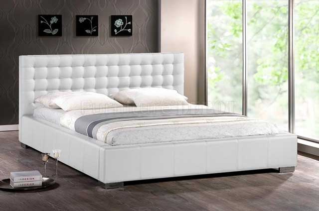 Tempat tidur minimalis putih kulit