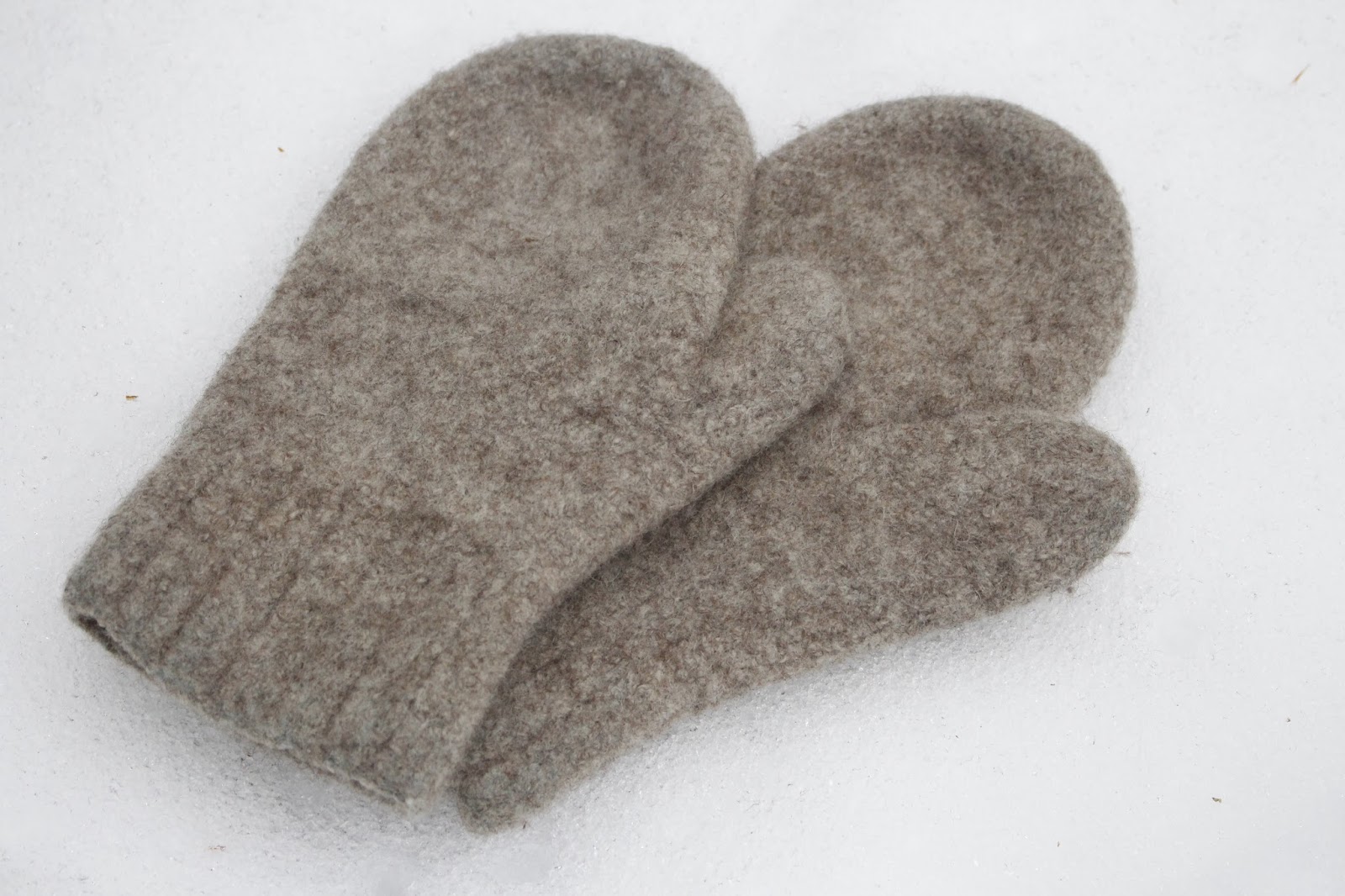 Lovely Yarn Escapes : Wednesday's Yarns - Boiled Fisherman's Mittens