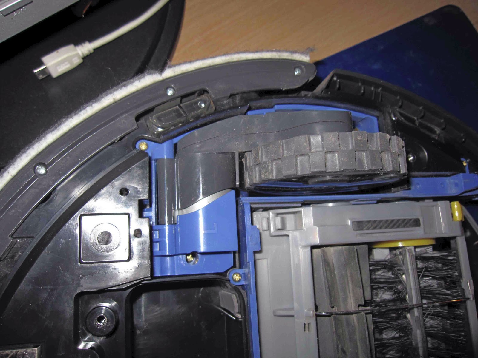 Tech for Passion: Teardown: Roomba wheel assembly taken apart - Hair