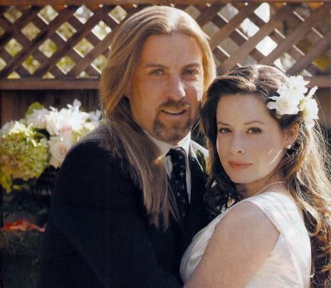 Crazy Days and Nights: Holly Marie Combs Files For Divorce