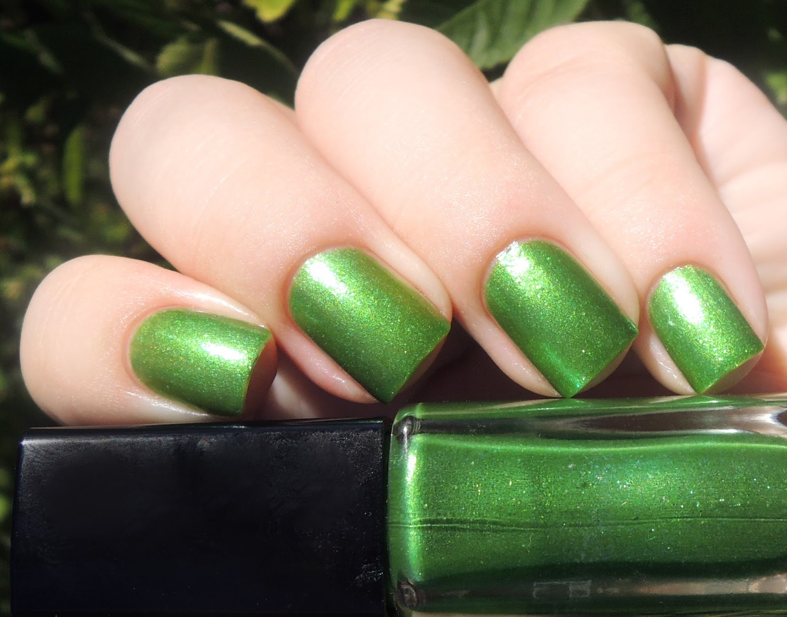 лак для ногтей "зеленый". как сделать зеленый лак. эсси лак темно-зеленый. Essie зеленый лак. зеленый лак малахит.