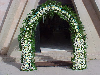 Arcos de flores para iglesias