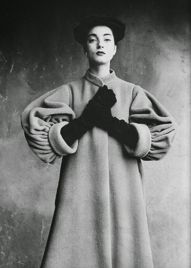 Mysterious Fashion From Between 1940s and 1950s by Cristóbal Balenciaga ...