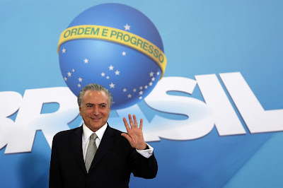Духове прогонват президента на Бразилия от дома му 57adce95ce38f233008b65ca-2400