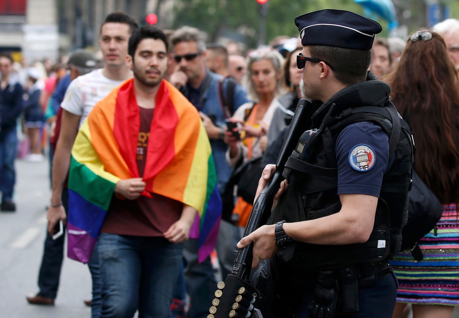 Paris reforça segurança em Parada LGBT após massacre em Orlando Paris reforça segurança em Parada LGBT após massacre em Orlando
