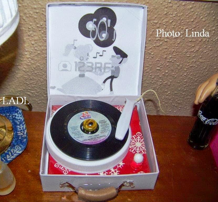 http://livingadollslife.blogspot.com/2014/07/reader-photos-htm-1950s-record-player.html