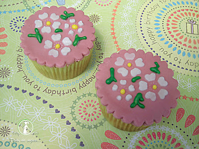 cupcake decorati con la tecnica dello stencil