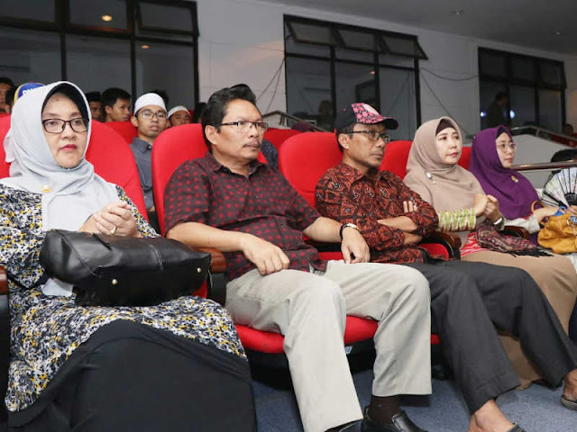 Sitti Rohmi Djalilah Hadir Dalam Pemutaran Film Dokumenter Matahari Matahari Sitti Rohmi Djalilah Hadir Dalam Pemutaran Film Dokumenter Matahari Matahari