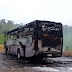 Ônibus fica completamente destruído após incêndio em Itabuna
