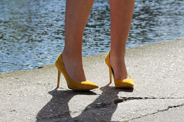 Yellow suede Cappi Moda in Pelle heels - UK fashion blog