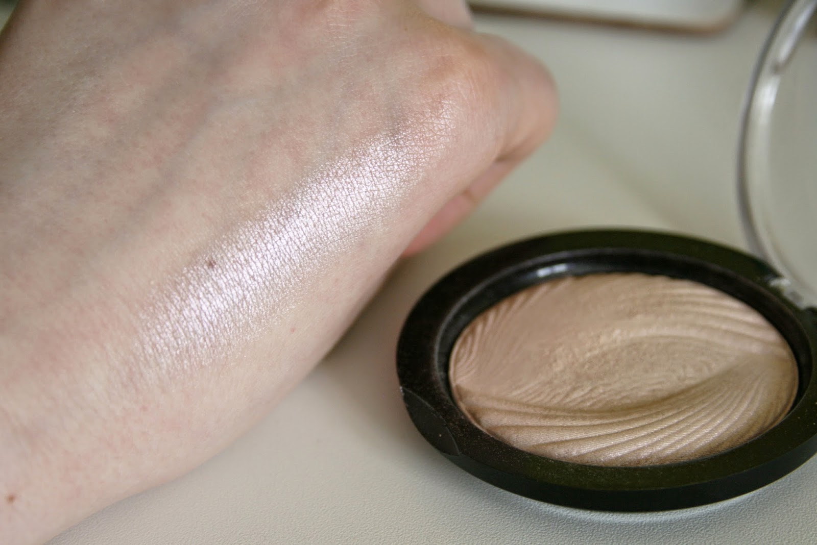 makeup revolution peach highlighter