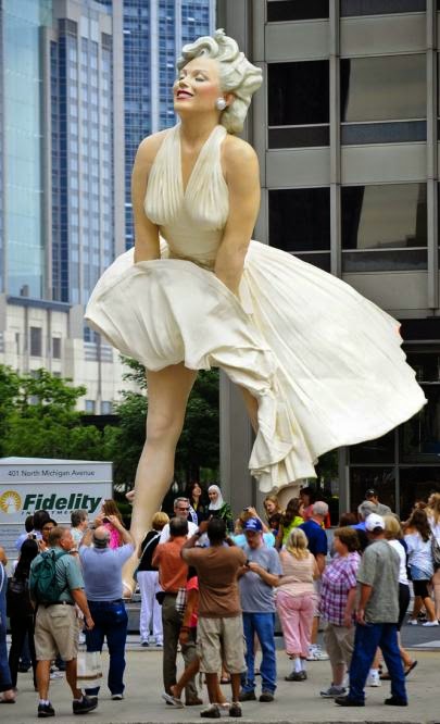 El arte de Reveco: La chica de la falda al viento sigue causando furor