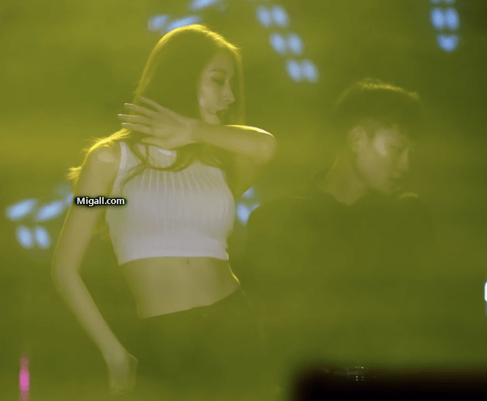 어필하는 티아라 지연 몸매