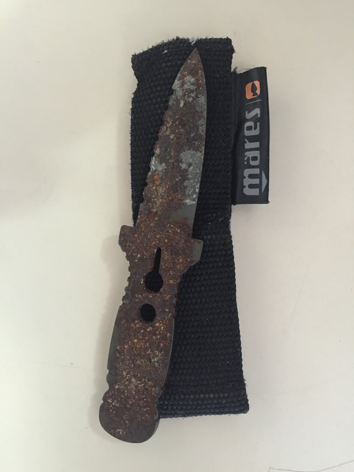 DiveGearReview Mares Spearfishing Hero Scuba Knife