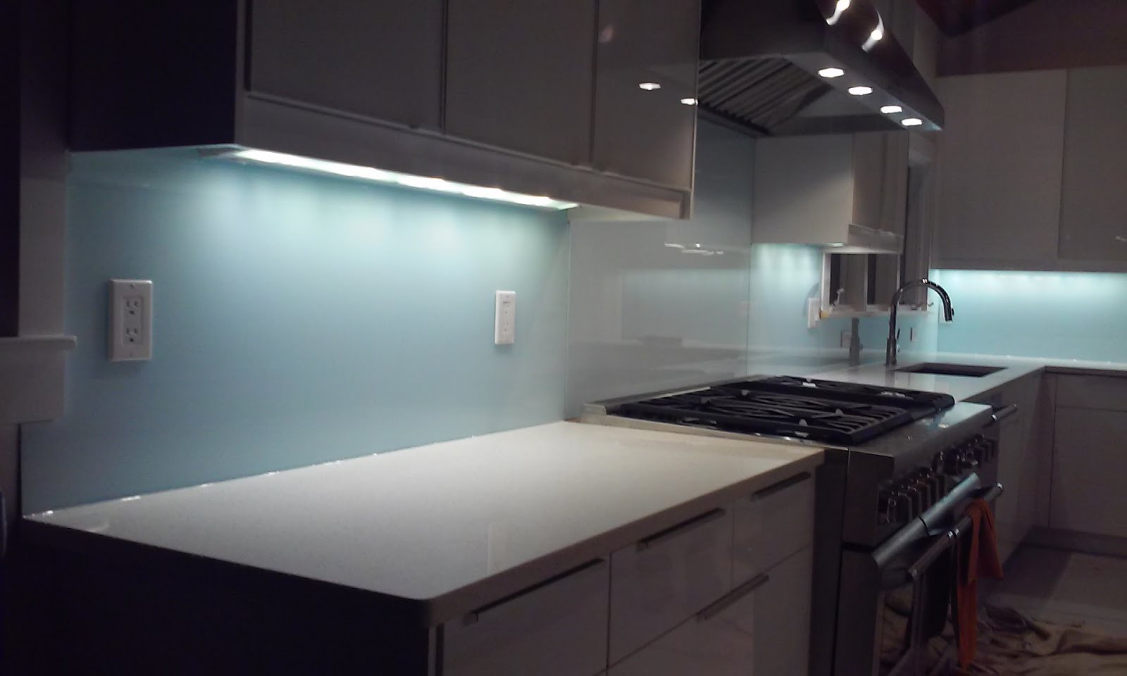 Give your kitchen a new feeling, with our Kitchen Backsplash