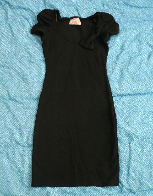 Cookie's Vide Dressing: Robe noire bodycon Zara, T. 34-36 (vendu)