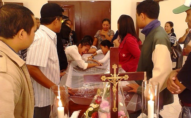 Keluarga Histeris Ratapi Kepergian Laurens