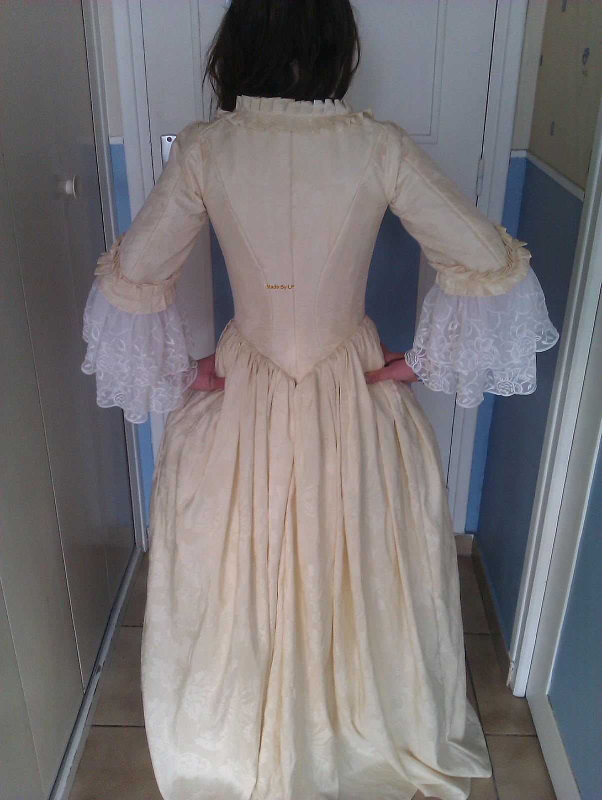 Couture et babioles Robe XVIIIème + paniers poches