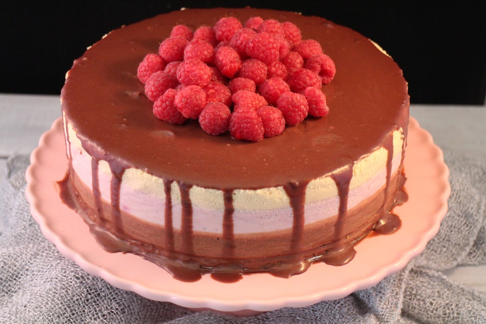 chocolate-raspberry-and-vanilla-mousse-tart, tarta-mousse-de-chocolate-frambuesas-y-vainilla
