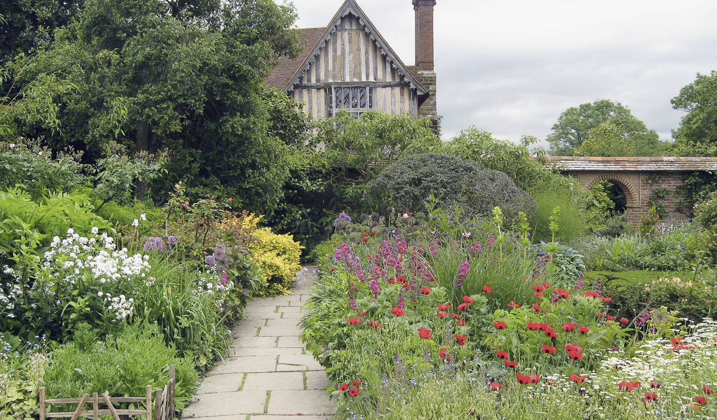 Gardens of the Arts and Crafts Movement