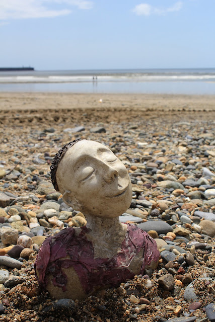 Beach Bliss sculpture , bust of head covered with seaweed hat and scarf, photo on Tramore Beach by Artist and Writer Corina Duyn 2016