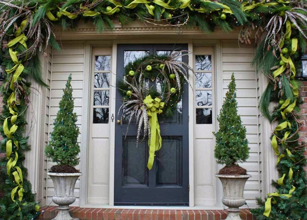 Front door area Christmas decorating ideas Stylish Home Decors, Food