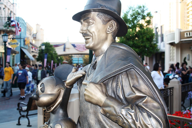 Walt Disney Statue - Buena Vista Street