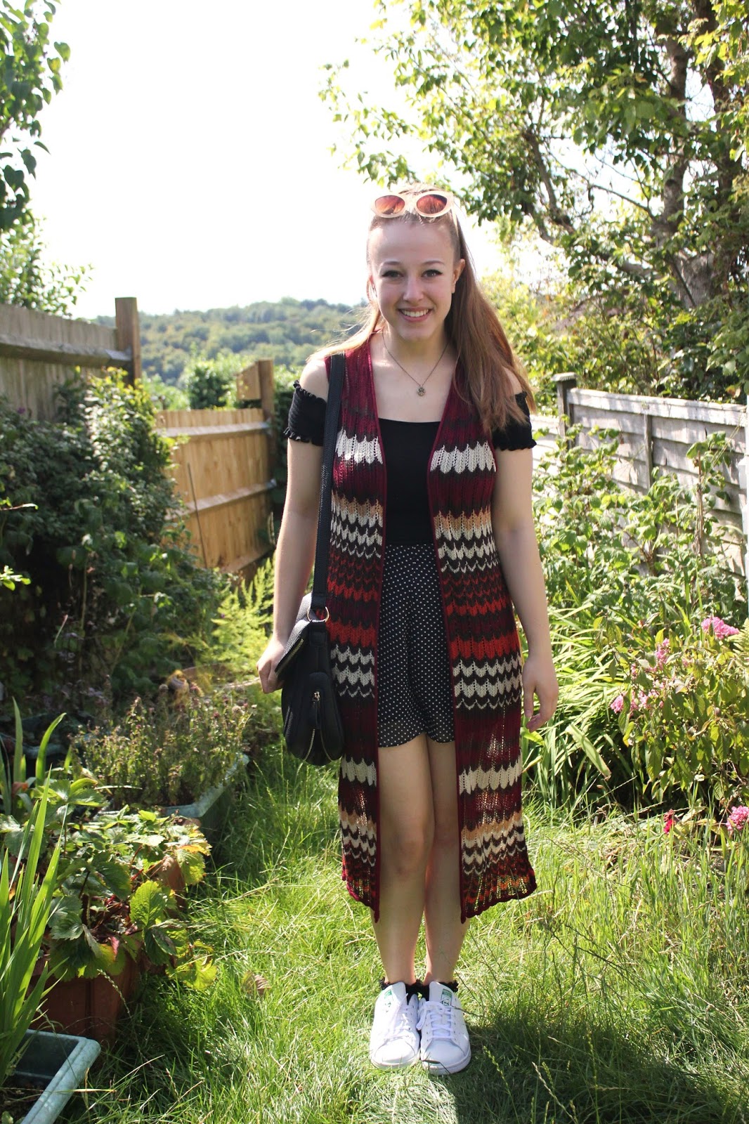 georgie-minter-brown-georgina-frequencies-fashion-blogger-ootd-outfit-clothes-new-look-sleeveless-cardigan-top-Morgan-shorts-Primark-Adidas-stan-smiths-pretty-little-thing-bag