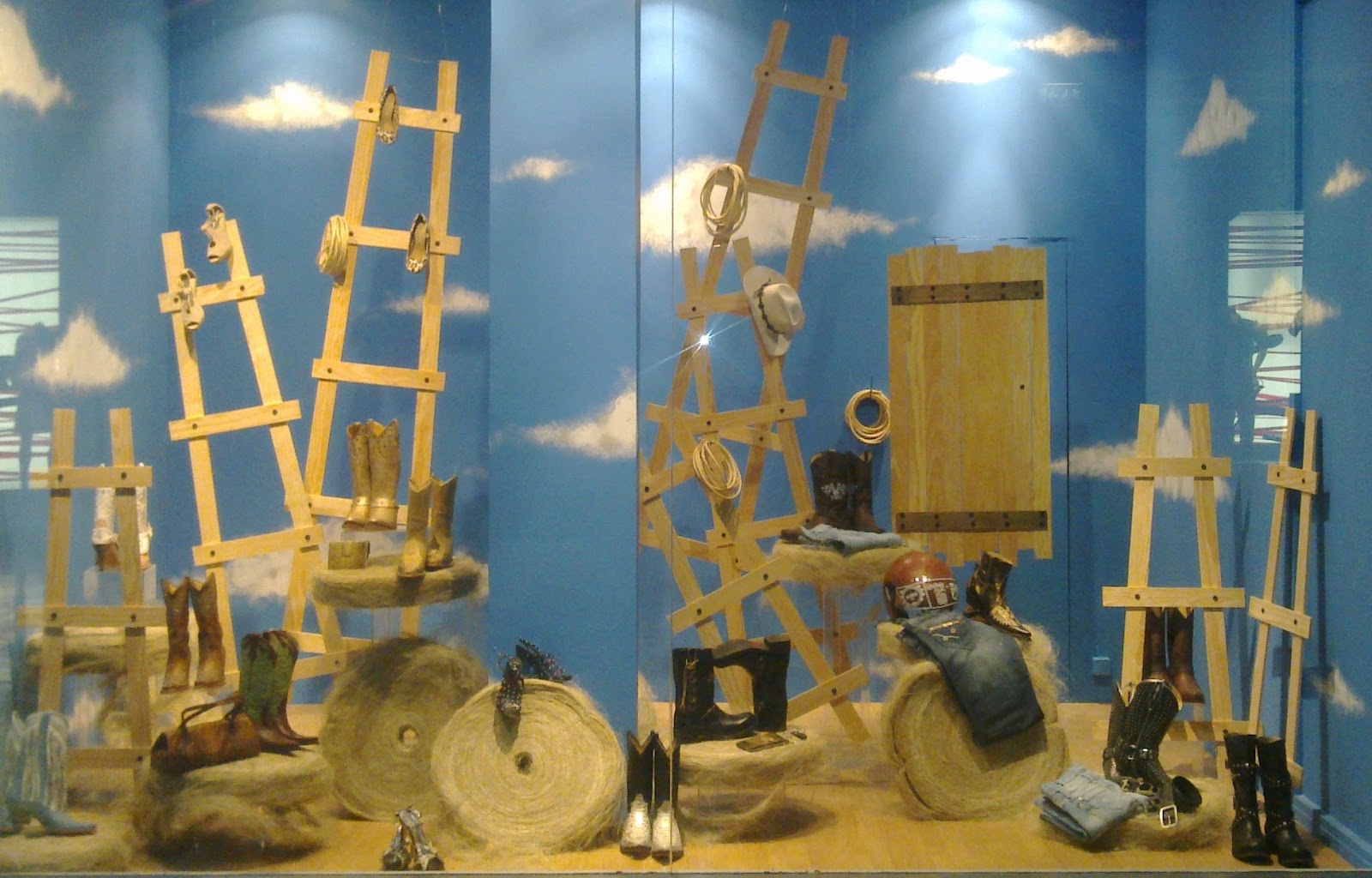 Como decorar uma vitrine de loja de sapatos Del Carmen Como decorar uma vitrine de loja de sapatos Del Carmen