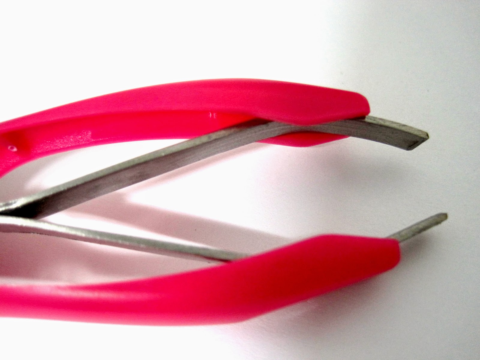 John Black Style's Korean Life Auto Tweezer With LED Light Facial Hair