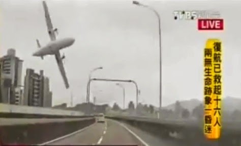 avión cayendo a un rio 2015
