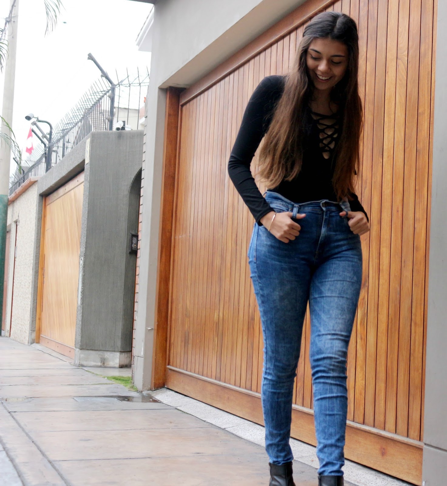 outfit con pantalon de mezclilla para fiesta - Gran venta