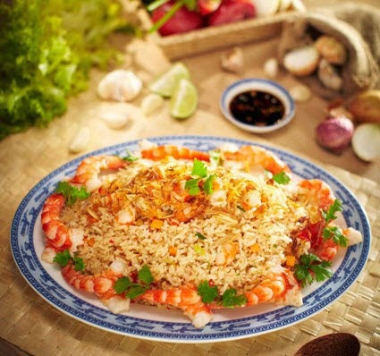 Vietnamese Fried Rice with Prawns (Cơm Chiên Tôm)2