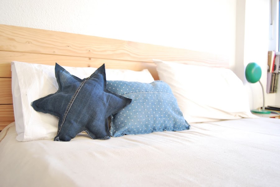 cómo hacer cojines con vaqueros gastados