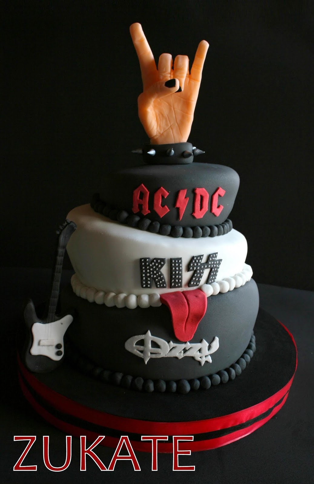 TORTA DE ROCK METALLICA PARA FLORENCIA ZUKATE