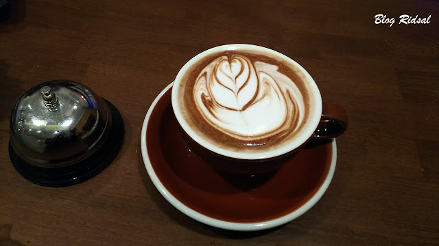 D'Raja Coffee Gatot Subroto kota Medan: Cabang Baru dengan Suasana Keluarga - Hot Chocolate Latte