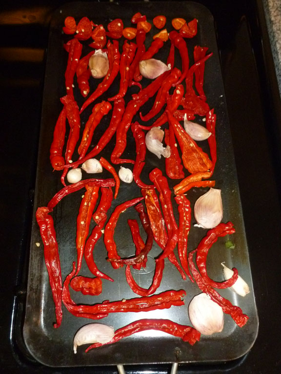 Chiles y chapulines I'm smokin' hot (sauce)