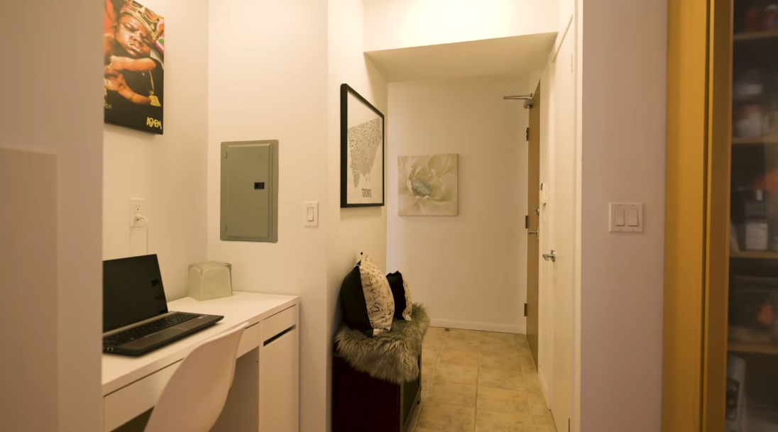 11 Interior Design Photos vs. 219 Fort York Blvd #521, Toronto Condo Tour