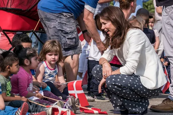 Crown Princess Mary launches anti-bullying programme for nurseries and daycare. Style royal, new dress, fashion new summer dress