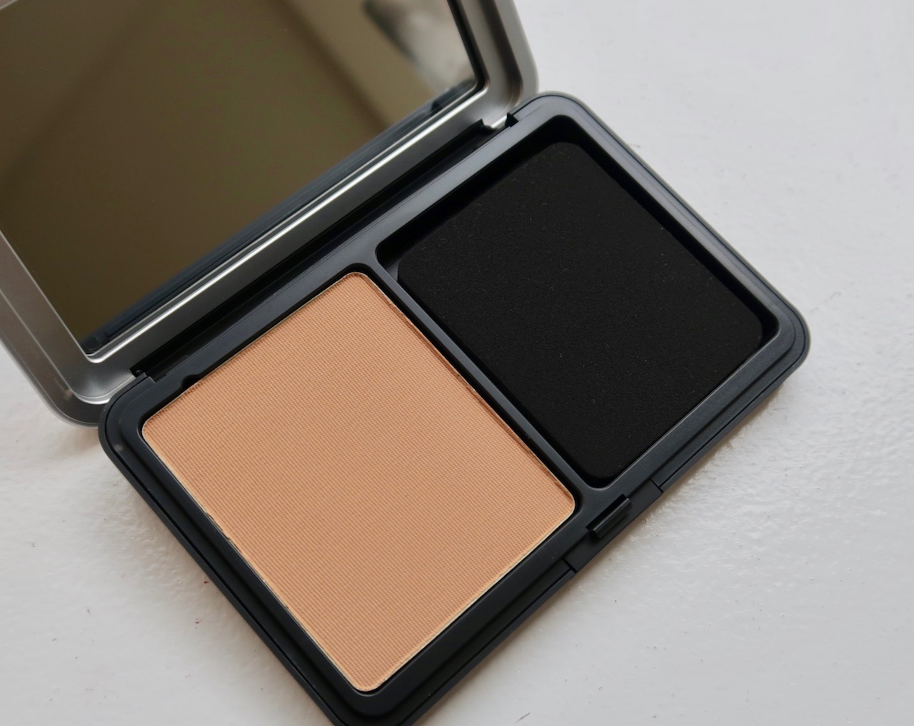 give plukke Hound Make Up For Ever Matte Velvet Powder Foundation Y365: Perfect for oily skin  and humid weather!