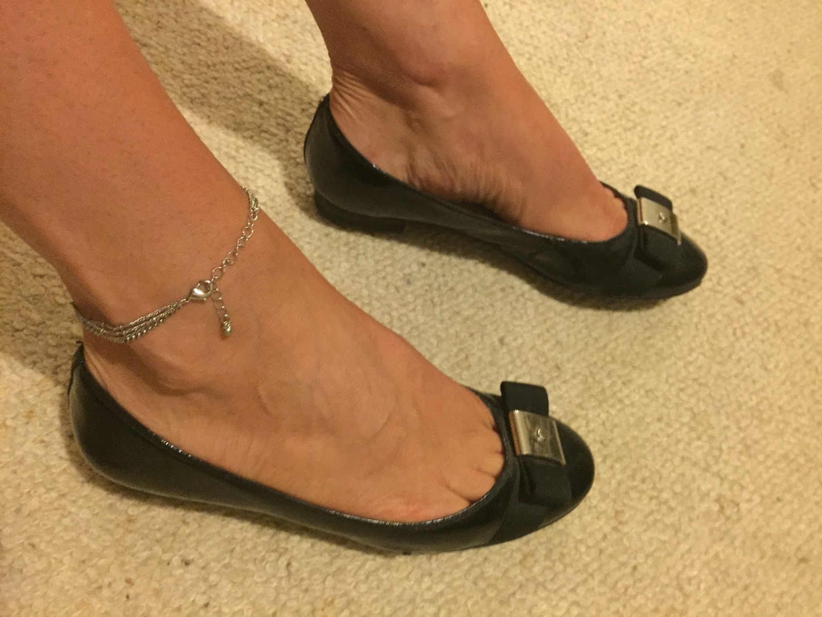 toe cleavage ballet flats
