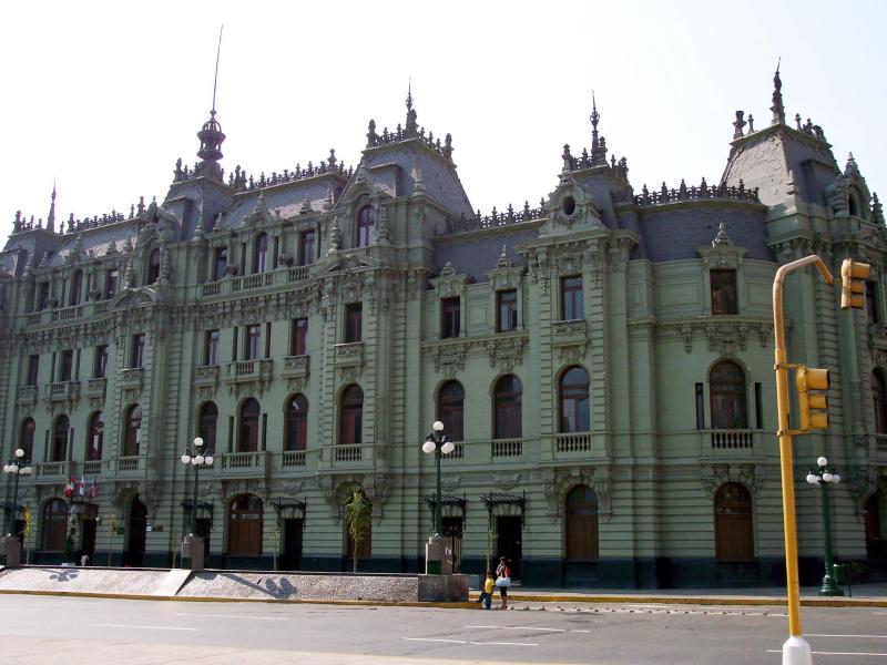 Edificio Rímac (Palacio Francés) en el Paseo de la República en Lima - Perú