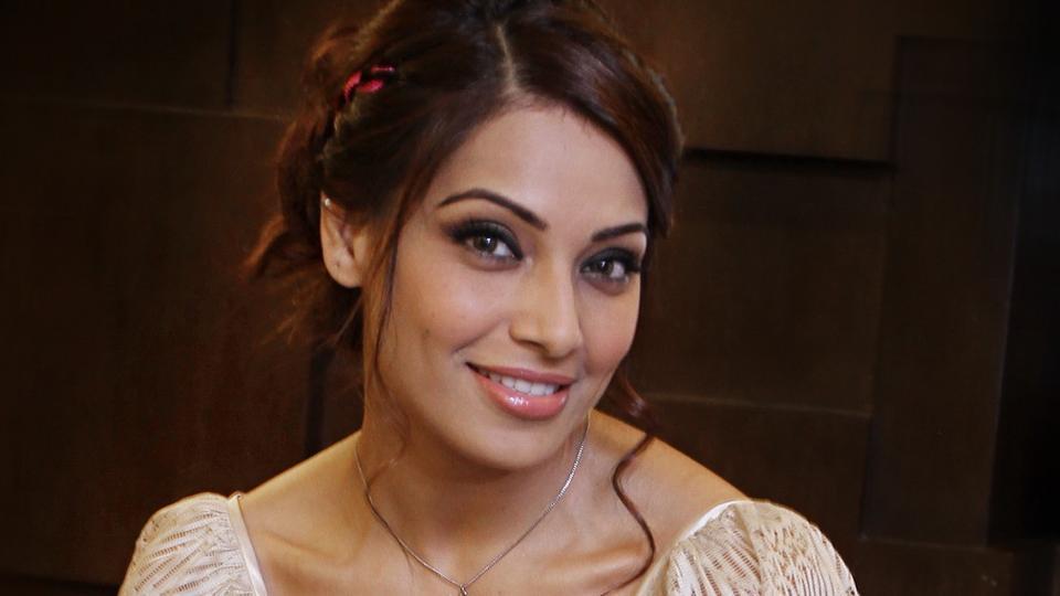 Biodata Lengkap Bipasha Basu Agama, Pasangan, Film