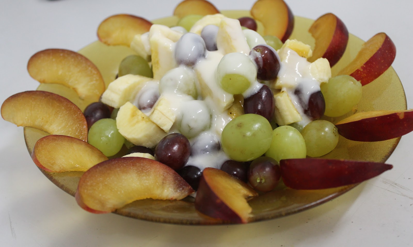 Mely's kitchen Banana and Grapes Salad with Yogurt