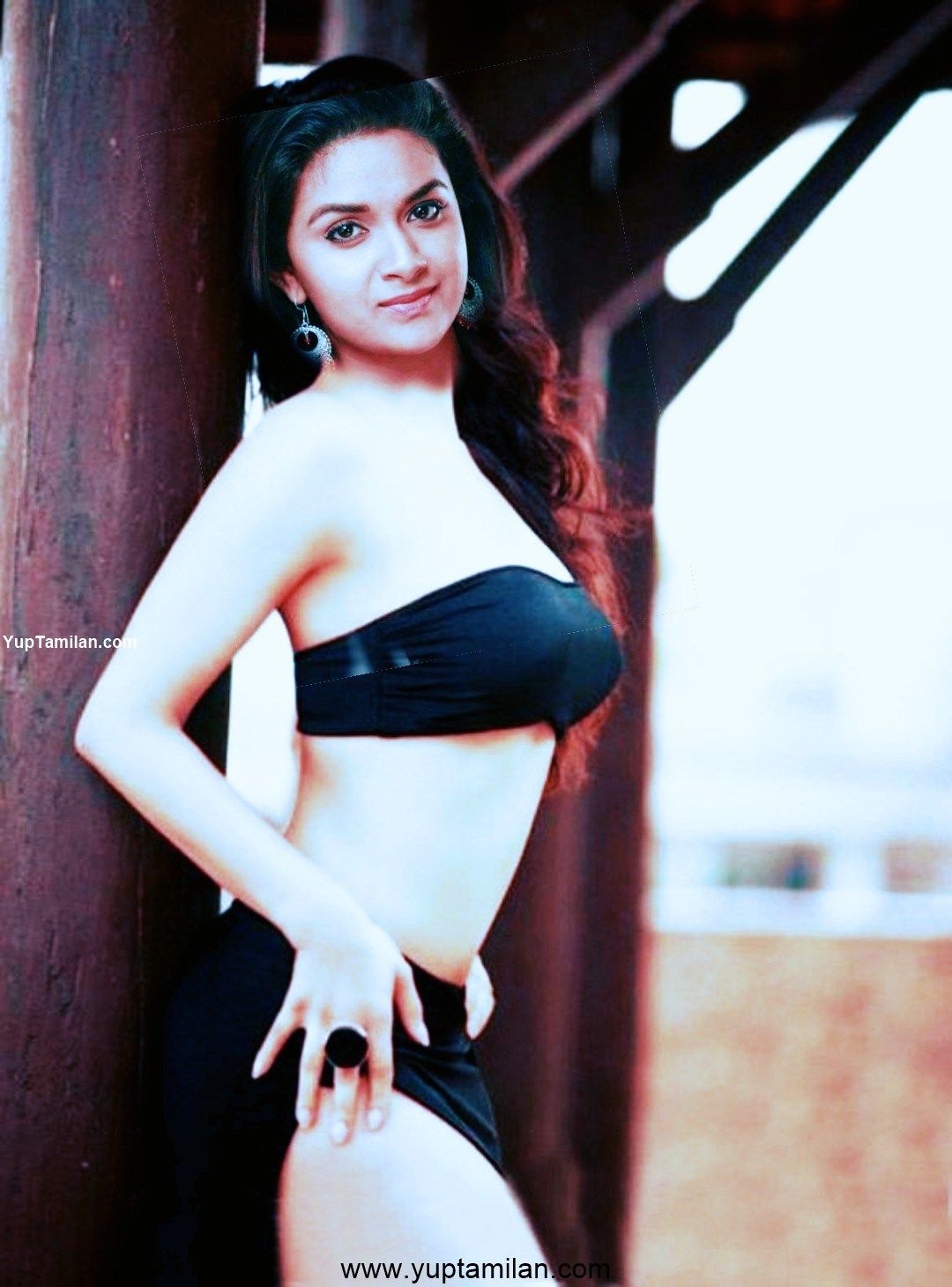 Keerthi Suresh Navel show - Deep Cleavage and Bikini Pictures ...