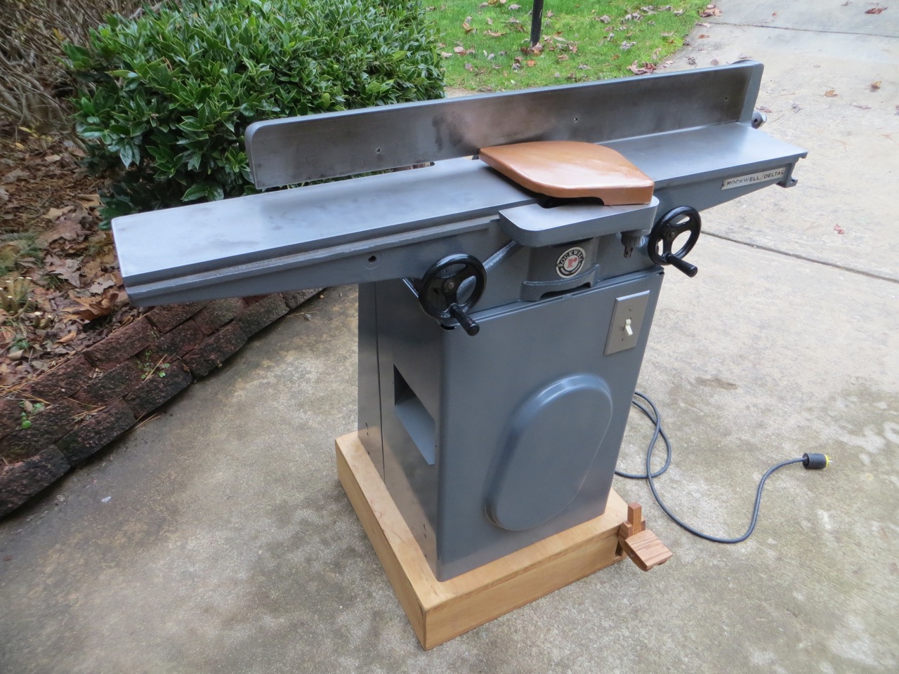 The Project Lady Rockwell 37220 6″ Jointer Makeover + Caster Base & Push Blocks