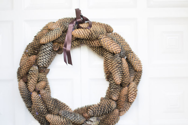 Cómo hacer una corona de piñas