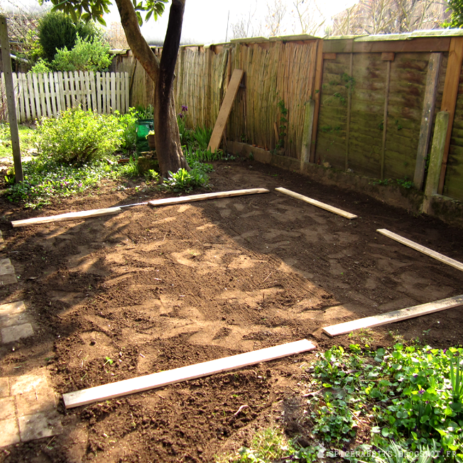 Faire une terrasse en palettes - Spice Rabbits - http://spicerabbits.blogspot.fr/ Faire une terrasse en palettes - http://spicerabbits.blogspot.fr/